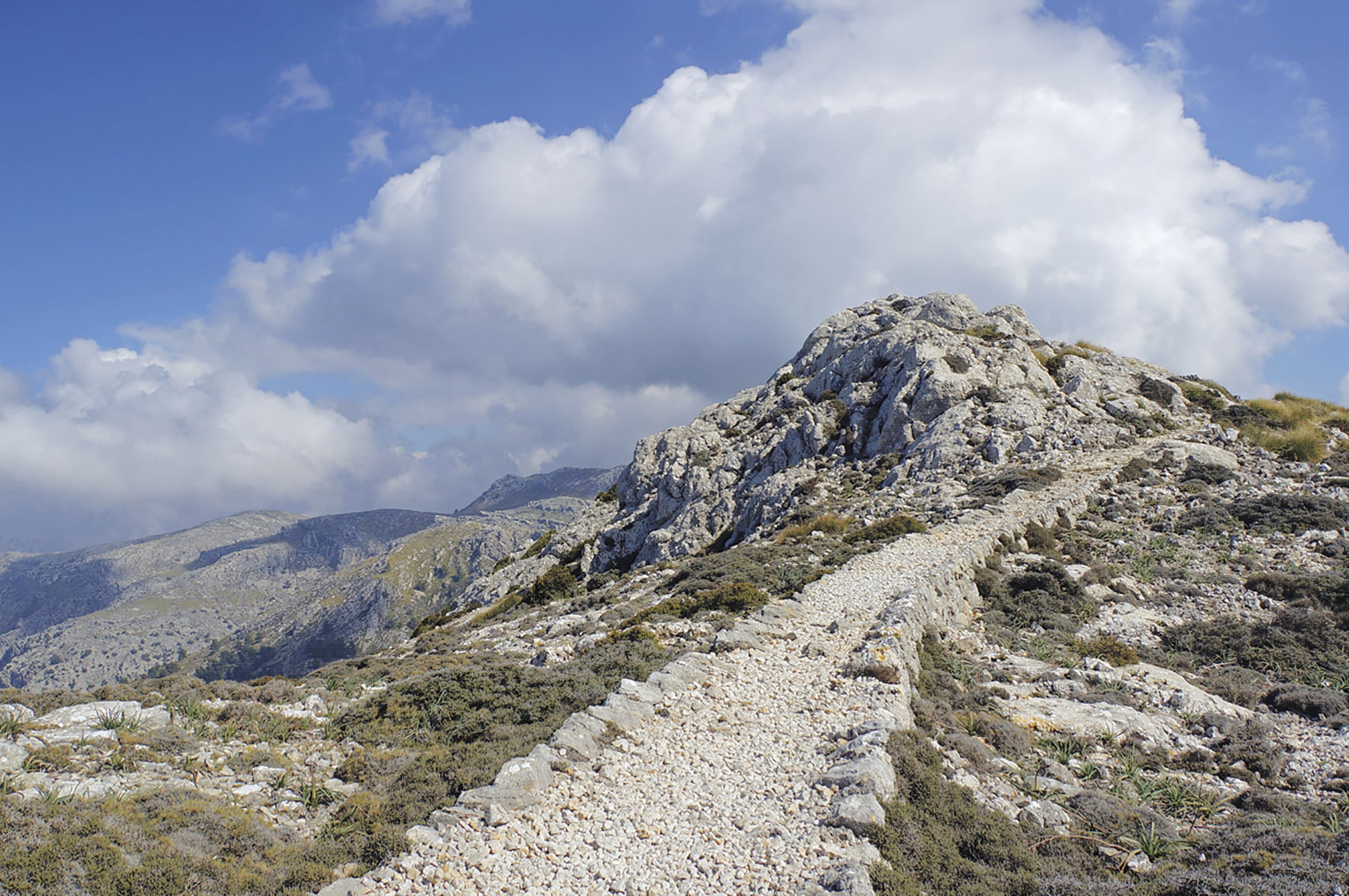 Trekking in Mallorca GR221 - The Drystone Route through the Serra de Tramuntana | Backcountry Books