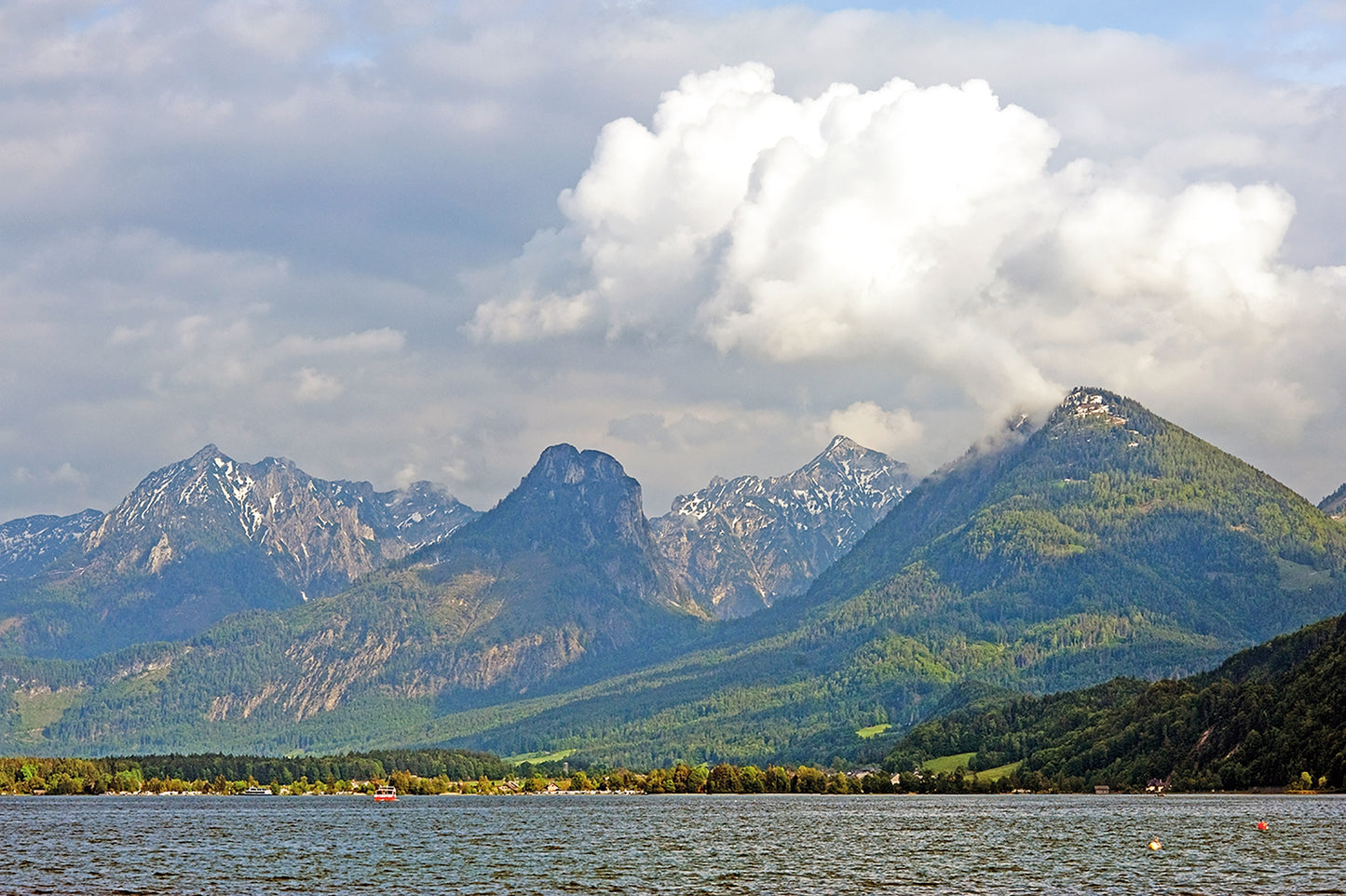 Walking in the Salzkammergut: the Austrian Lake District 30 walks in Salzburg's lakes and mountains, including the Dachstein | Backcountry Books