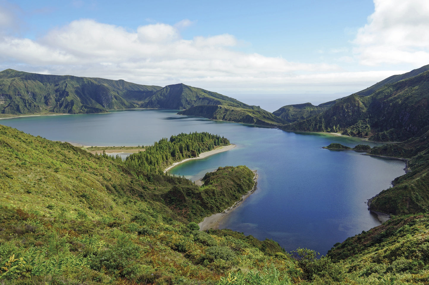Walking on the Azores | 70 routes across Sao Miguel, Santa Maria, Terceira, Graciosa, Sao Jorge, Pico, Faial, Flores and Corvo