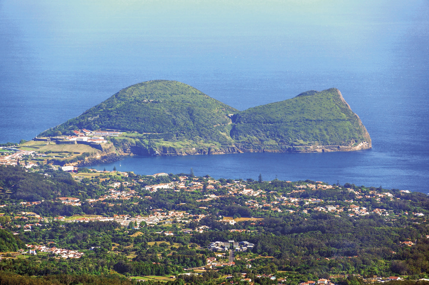 Walking on the Azores | 70 routes across Sao Miguel, Santa Maria, Terceira, Graciosa, Sao Jorge, Pico, Faial, Flores and Corvo