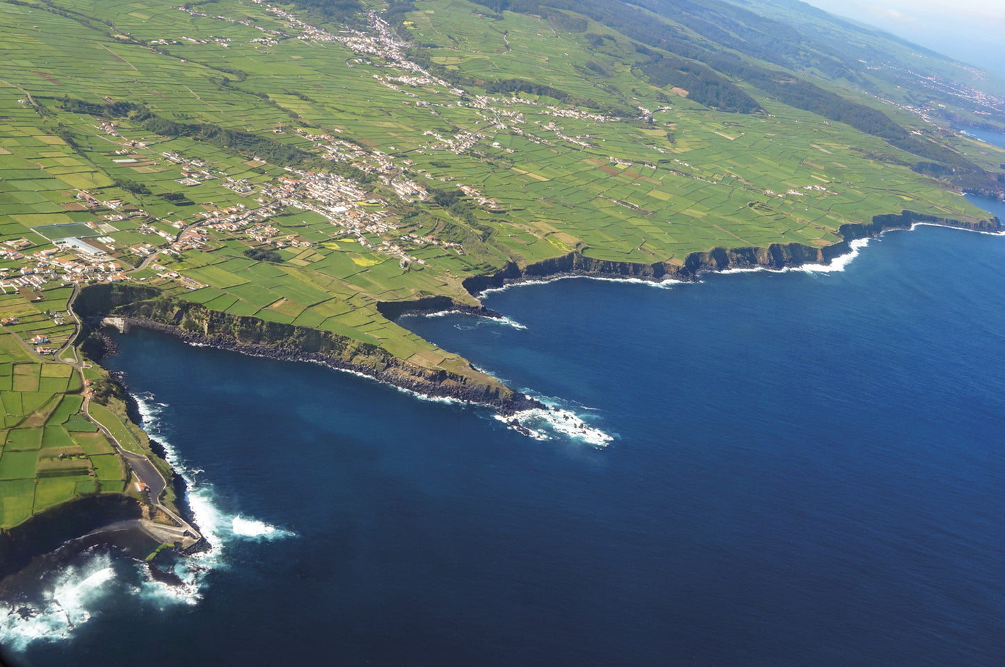 Walking on the Azores | 70 routes across Sao Miguel, Santa Maria, Terceira, Graciosa, Sao Jorge, Pico, Faial, Flores and Corvo